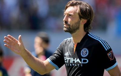 江南电竞精华-内马尔与教练默契十足