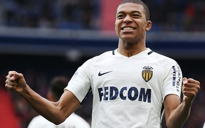 江南电竞讨论-雷滕任意球直接破门无解！